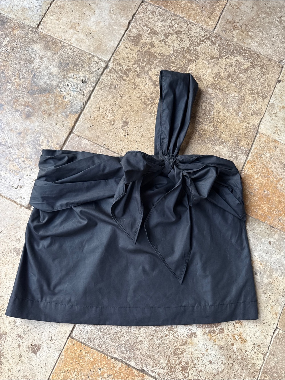 Pomander Place Tuckernuck One shoulder black cotton big bow top size large EUC